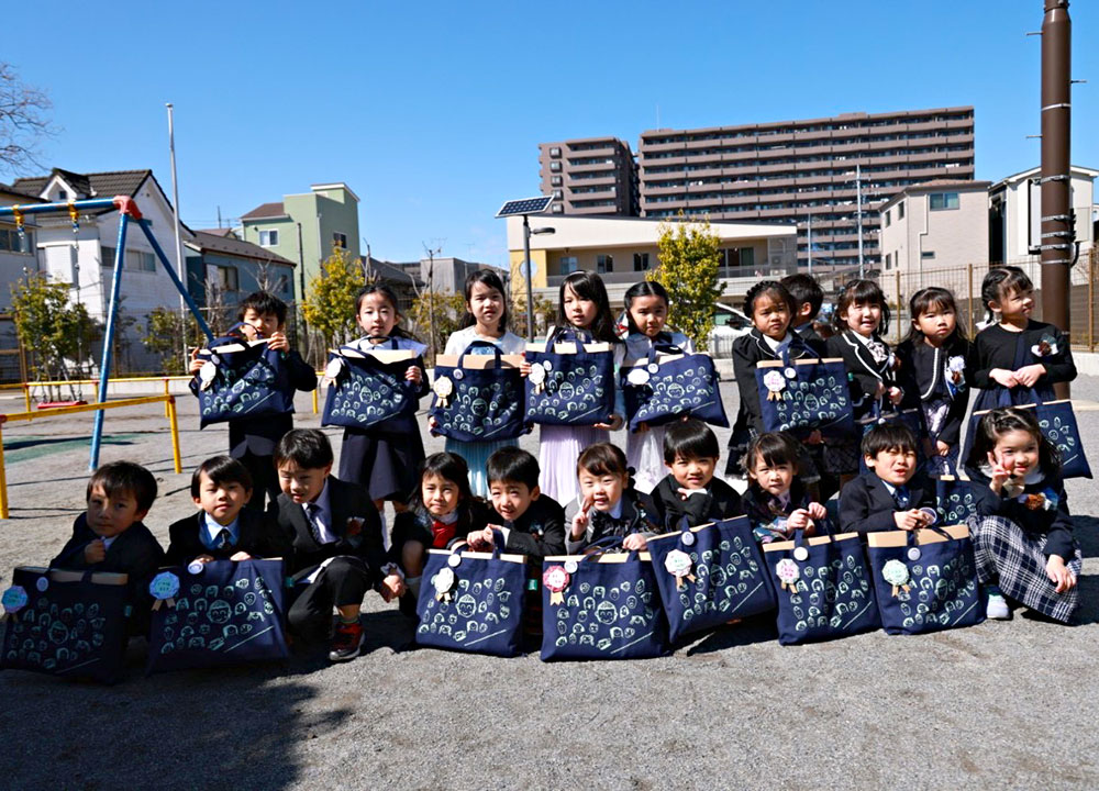 卒園記念品　似顔絵バッグ